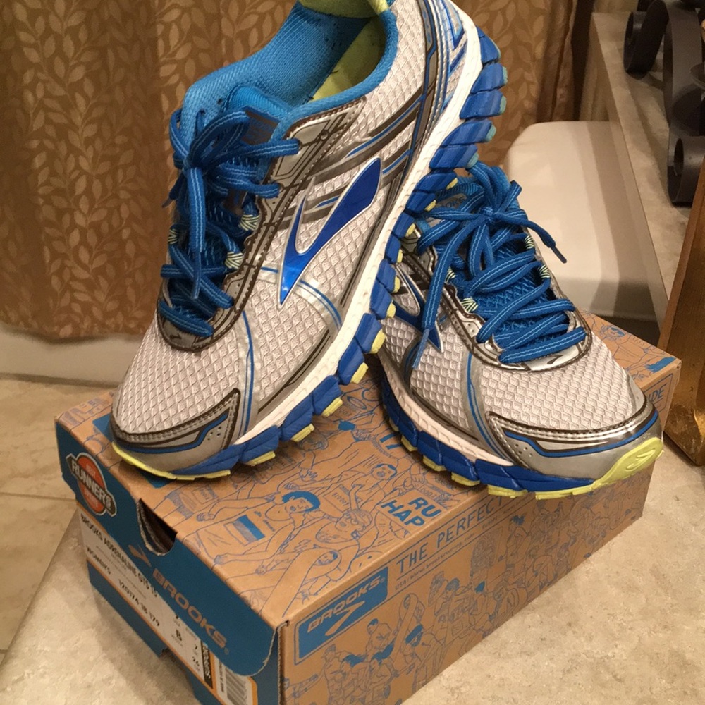 Brooks Adrenaline GTS 15 shoes